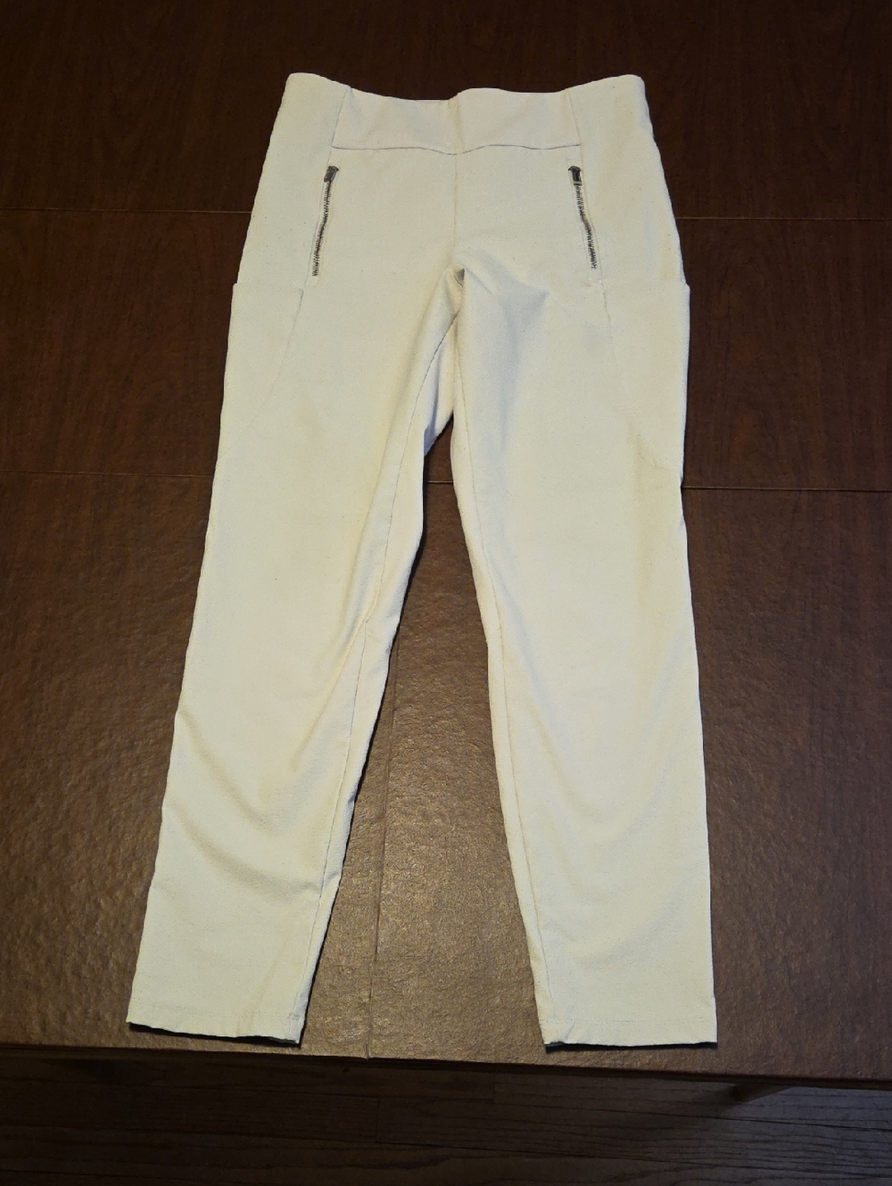 Athleta Cream Cropped Performance Pants with Zippered Pockets